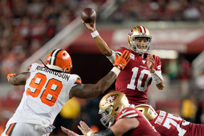 Los 49'ers de San Francisco aplastaron 31-3 a los Browns, para ponerse con marca de 4-0. (AP)