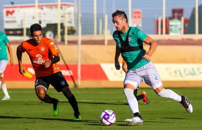 Octavio Rivero y otros elementos que regularmente no ven acción en Liga MX, participaron ayer en el choque amistoso ante las Águilas de la UACH, disputado en las canchas alternas del cuartel general Albiverde. (CORTESÍA) 