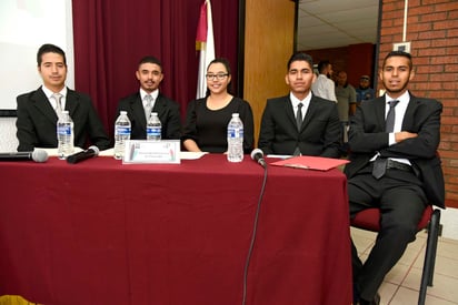 Estudiantes universitarios debaten sobre equidad de género, derechos humanos y nuevos roles sociales. (EL SIGLO DE TORREÓN/EDITH GONZÁLEZ)