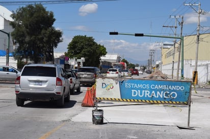 Empresarios del parque industrial pidieron poner en funcionamiento semáforos instalados en cruceros conflictivos. (EL SIGLO DE TORREÒN / MA. ELENA HOLGUÍN)