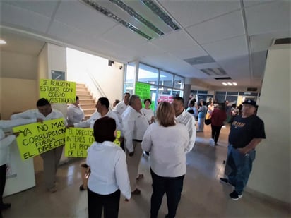 Los trabajadores del ISSSTE que acudieron y se quejaron públicamente del director de esta clínica no pertenecen al mismo sino al Hospital General. (EL SIGLO DE TORREÓN)