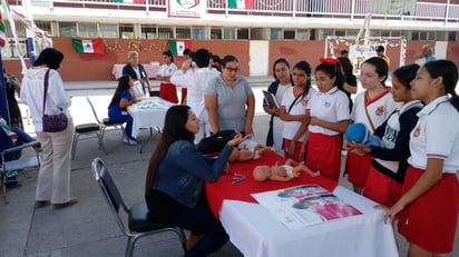 Realizan taller educativo teórico-práctico sobre la responsabilidad de maternidad y paternidad. (CORTESÍA)