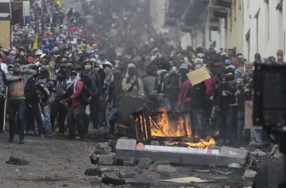 Al menos 714 personas fueron detenidas, 360 requirieron atención médica, y 86 policías resultaron heridos durante los siete días de protestas consecutivas registras en Ecuador. (NOTIMEX)