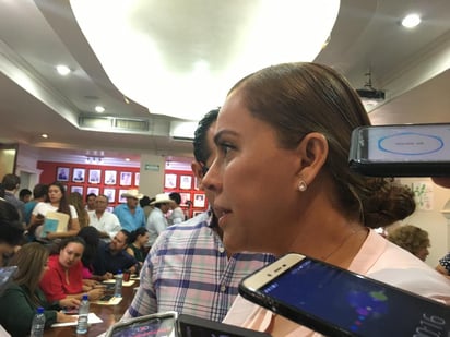 La alcaldesa denunció que hay cuentas apócrifas en redes sociales que brindan información falsa del Municipio. (FABIOLA P. CANEDO/EL SIGLO DE TORREÓN)