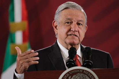 Luego de que se diera a conocer que familiares del gobernador de Morelos, Cuauhtémoc Blanco, presuntamente están en la nómina del gobierno morelense, el presidente Andrés Manuel López Obrador indicó que “el gobierno no es DIF”, para meter ahí a la familia. (NOTIMEX)