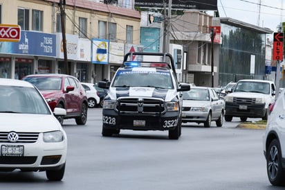 Sorprenden a joven robando licor y cigarros de un bar del sector Centro de Torreón.