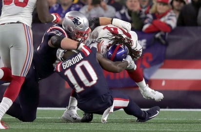 Josh Gordon, receptor de los Patriotas, salió lesionado en el juego del jueves ante los Gigantes de Nueva York. (AP) 