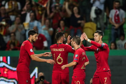 Portugal se impuso por marcador de 3-0 a su similar de Luxemburgo. (EFE)