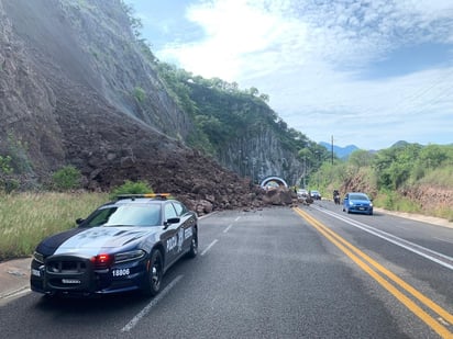 Autoridades de emergencia se trasladaron al lugar de los hechos para valorar y atender la situación. (EL SIGLO DE TORREÓN)