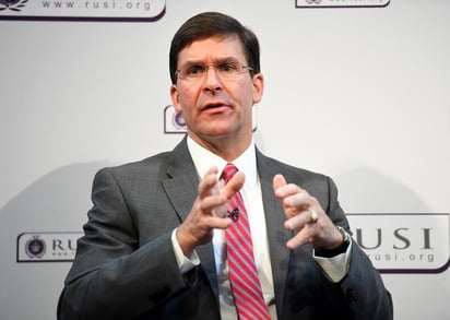 El secretario de Defensa de Estados Unidos, Mark Esper, dijo hoy que algunas de las acciones de las fuerzas turcas en su incursión en el norte de Siria, iniciada cuando Washington ordenó la retirada de sus tropas en esa zona, 'parecen ser' crímenes de guerra. (ARCHIVO)