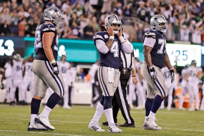 El cuadro de Dallas tiene un récord de tres juegos ganados y tres perdidos en la NFL. (AP)