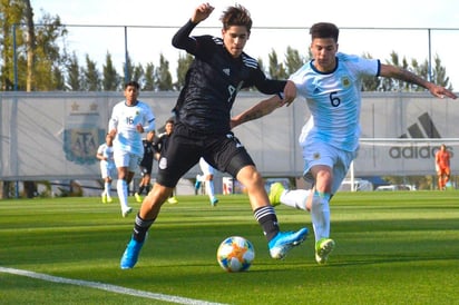 El santista Santiago Muñoz vio actividad en este duelo. (Especial)