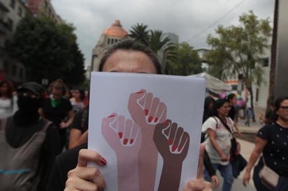 Durante la conferencia de prensa mañanera del presidente Andrés Manuel López Obrador y al dar a conocer los avances de la Guardia Nacional en la estrategia de seguridad, el mando explicó que con las reformas legales el feminicidio ya es un delito grave. (ARCHIVO)