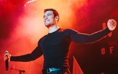 El compositor y cantante Carlos Rivera, deleitó este fin de semana a sus fanáticas de California, Estados Unidos, donde se presentó como parte de su tercer gira Guerra Tour. (INSTAGRAM)