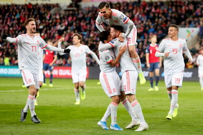 España marcha líder dentro del Grupo F en las eliminatorias rumbo a la Euro 2020. (ARCHIVO)