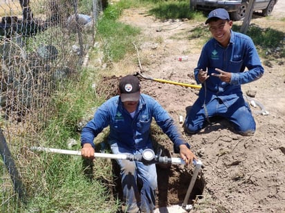 La falta de suministro de algunos sectores obedece a que la tubería está tapada o la línea azolvada por sarro y otras partículas. (EL SIGLO DE TORREÓN)