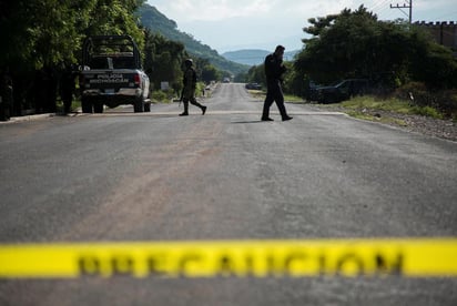 El presidente municipal de Aguililla, Osvaldo Maldonado Zepeda, desmintió al gobernador de Michoacán, Silvano Aureoles Conejo, quien responsabilizó al alcalde de la masacre de policías, por no firmar el convenio de seguridad. (EFE)