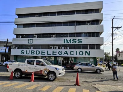 Las corporaciones de rescate de la ciudad evacuaron un total de 147 personas durante el simulacro en la Subdelegación del IMSS. (EL SIGLO DE TORREÓN)