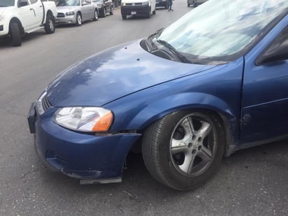 El accidente ocurrió en el cruce de las calles Cinco de Mayo y Doctores, del fraccionamiento Filadelfia de Gómez Palacio. (EL SIGLO DE TORREÓN)