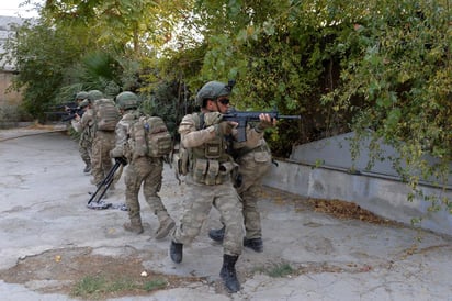 El presidente de Turquía, Recep Tayyip Erdogan, aseguró este viernes que las fuerzas de seguridad de su país han detenido a 195 supuestos miembros del grupo terrorista Estado Islámico. (EFE)