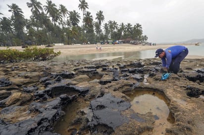 Fiscales de los nueve estados afectados por el derrame de petróleo requirieron a la justicia federal que dé al gobierno un plazo de 24 horas para activar el plan. (EFE)