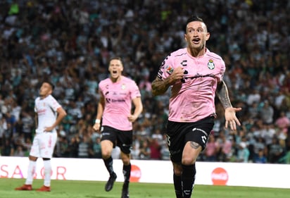 Lozano abrió el marcador en el Estadio Corona. (Jesús Galindo)