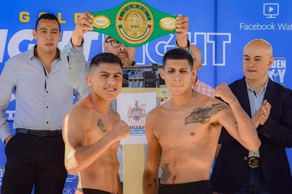 Durante la ceremonia de pesaje en Chihuahua, ninguno de los púgiles tuvo problema para dar el peso pactado. (Eventos Especiales Rocky)