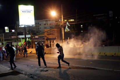 La policía instó a la población a 'manifestarse pacíficamente sin afectar el derecho de los demás'. (EFE)