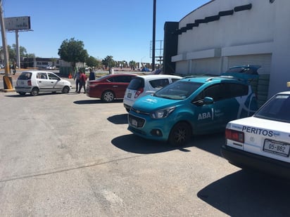 Un choque por alcance entre dos vehículos al interior del Puente Plateado, provocó un importante congestionamiento vial. (EL SIGLO DE TORREÓN)