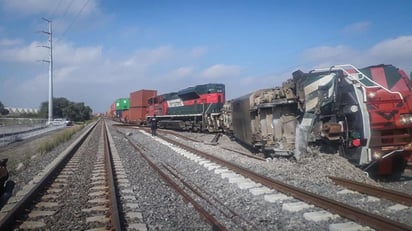 La Coordinación de Protección Civil del estado de Querétaro reportó la mañana de hoy, la volcadura de una máquina de tren en la colonia Santa María Magdalena, en esta ciudad, con saldo de tres heridos.  (TWITTER)