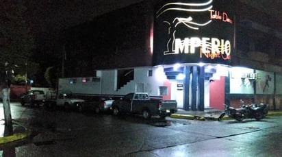 Sujetos desconocidos arribaron a las inmediaciones del centro nocturno 'El Imperio', que funciona como table dance, y accionaron sus armas de fuego contra tres personas: dos hombres y una mujer. (ESPECIAL)