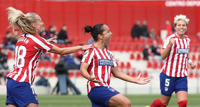 Las mexicana Charlyn Corral y Kenti Robles fueron titulares en el derbi de Madrid. (CORTESÍA)