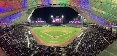 La afición se dio cita en el estadio para presenciar el encuentro entre los Tomateros de Culiacán y los Sultanes de Monterrey. (CORTESÍA)