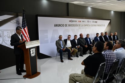 Este evento fue encabezado por el gobernador de Coahuila, Miguel Ángel Riquelme Solís, quien estuvo acompañado por directivos de la empresa, así como funcionarios estatales y municipales, además de empresarios. (IVÁN CORPUS)