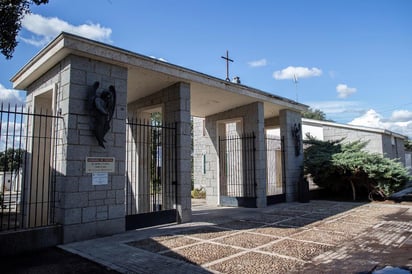 El cuerpo de Francisco Franco será trasladado en helicóptero hasta el cementerio madrileño de El Pardo, donde será inhumado nuevamente sin honores militares, a pesar de la petición de la familia. (EFE)