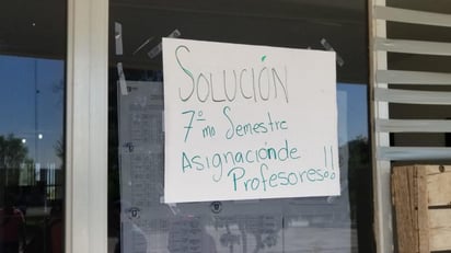 La estudiante Alejandra Rubio dijo que desde que comenzó el semestre no cuentan con docente en una de las materia y ahora quieren que en un mes y medio recuperen las clases.
(EL SIGLO DE TORREÓN)