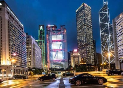 Un lugar para estacionarse ubicado en el centro de Hong Kong. (INTERNET)