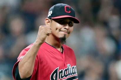 Carlos Carrasco, lanzador de los Indios, se perdió buena parte de la temporada tras ser diagnosticado con leucemia. (AP) 