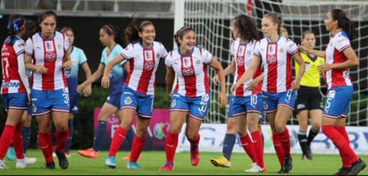 El estadio de Monterrey será testigo de este encuentro entre Chivas y Rayadas pactado para las 21:00 horas. (CORTESÍA)