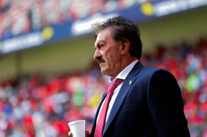 El técnico de los Diablos Rojos, Ricardo La Volpe compareció ante los medios de comunicación. (JAM MEDIA)