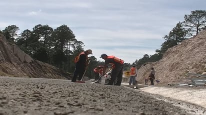 Fueron 110 contratos o licitaciones las que la SCT efectuó este año para mantenimiento de carreteras. (EL SIGLO DE TORREÓN)