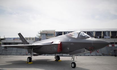 Hay también 86 aparatos del tipo F-35B, que pueden despegar verticalmente y son utilizados por los infantes de marina. (ARCHIVO)