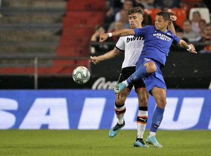 El mexicano participó durante 85 minutos en el partido del Valencia vs Sevilla. (EFE)