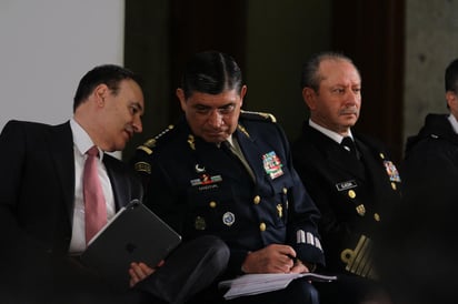 Al secretario de Seguridad Ciudadana, Alfonso Durazo, lo acompañarán el general secretario de la Defensa Nacional, Luis Cresencio Sandoval y el secretario de Marina, el almirante, José Rafael Ojeda, en su comparecencia ante el pleno de la Cámara de Diputados. (NOTIMEX)