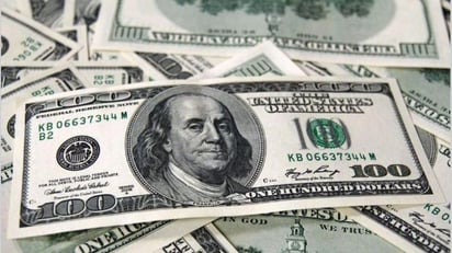 El último día hábil de la semana, el dólar libre se vende en un precio máximo de 19.45 pesos, es decir, 14 centavos menos respecto al cierre previo, y se adquiere en un mínimo de 17.95 pesos en banco de la Ciudad de México. (ARCHIVO)