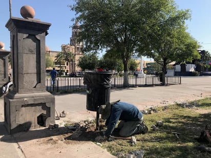 Obras Públicas del Municipio optó por cerrar la plaza y sus cajones de estacionamiento, pero no las calles. (EL SIGLO COAHUILA)