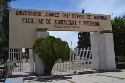 Entre los acuerdos está la suspensión temporal de la maestra Esmirna de la Cerda, quien no podrá ingresar a las instalaciones, sin embargo, se mantiene todavía en la planta docente pues su caso será analizado, dijo Julio Lozoya, titular de la Secretaría General. (ARCHIVO)