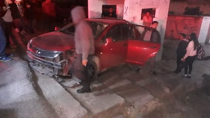 Mujer al volante termina lesionada; se salió del camino al tomar una curva de la Torreón-San Pedro.