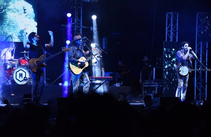 Concierto. La producción también destacó. Las luces y la estética de la escenografía llamaron la atención de la audiencia.