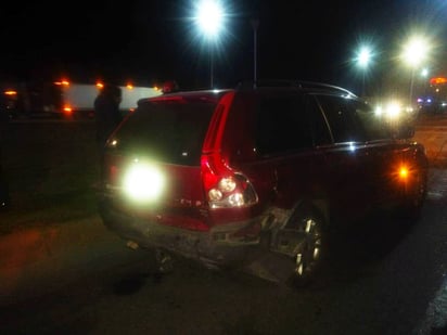 El joven impactó su vehículo contra una camioneta Volvo. (EL SIGLO DE TORREÓN)